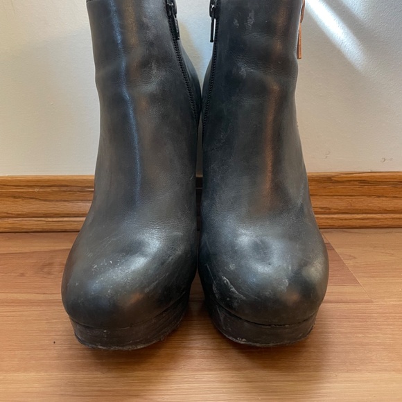 Black leather heeled booties. Size 6.5 - Picture 2 of 2